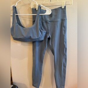 Vuori Studio Pocket Legging and Daily Bra in Azure size small